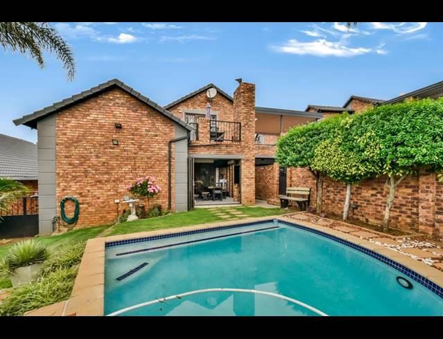 4 BEDROOM CLUSTER FOR SALE IN MEYERSDAL